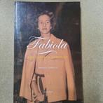 FABIOLA - EEN GEBOREN KONINGIN - FERMIN J. URBIOLA, Ophalen of Verzenden, 20e eeuw of later