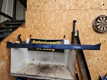 Zijskirt links van een Daihatsu Materia (B42) beschikbaar voor biedingen