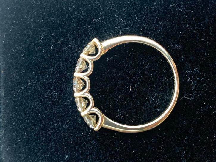 Gouden Ring 5 Diamanten (natuur), Handtassen en Accessoires, Armbanden, Nieuw, Goud, Goud, Met kristal, Ophalen of Verzenden