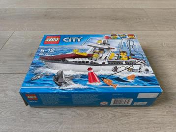 Lego City 60147 - Fishing Boat disponible aux enchères