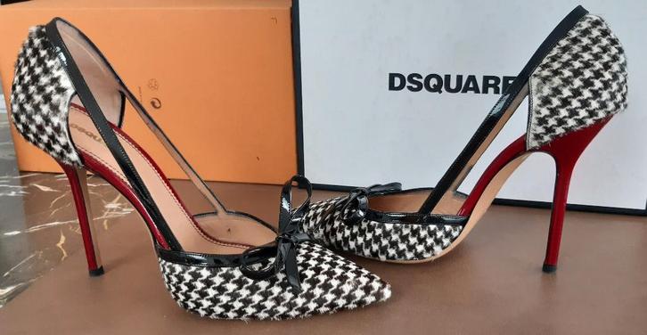 Pumps DSQUARED2 maat 38, Kleding | Dames, Schoenen, Zo goed als nieuw, Pumps, Rood, Ophalen of Verzenden