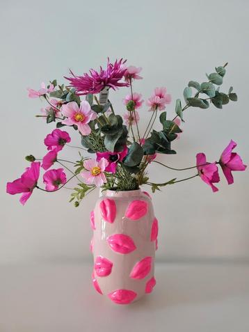 Housevitamin kusjesvzaw met zijden bloemen  beschikbaar voor biedingen