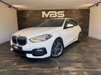 BMW 1 Serie 118 118i * LED * CAMÉRA * CLIM-BIZONE * CARPLAY, Auto's, BMW, 1 Reeks, Gebruikt, 136 pk, Wit