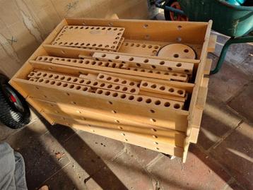 houten speelmateriaal beschikbaar voor biedingen