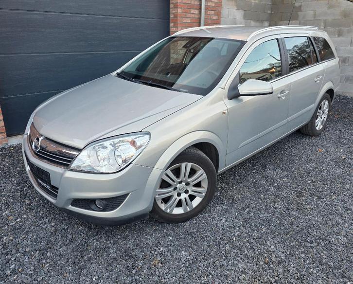 Opel Astra 1.7 d (GPS, Clima, Régul.Vitesse, Attach.Remorqu), Auto's, Opel, Bedrijf, Astra, Airconditioning, Lichtsensor, Navigatiesysteem
