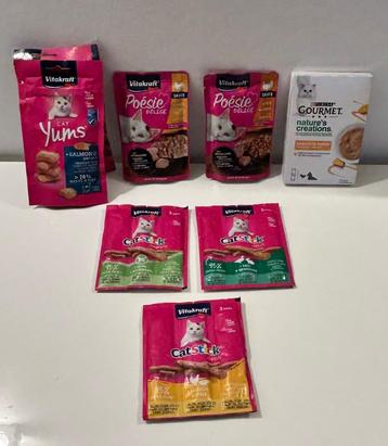 8 pakjes kattensnacks beschikbaar voor biedingen