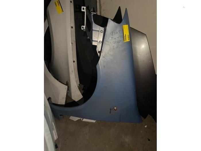 Aile avant gauche d'un Fiat Punto, Autos : Pièces & Accessoires, Enlèvement ou Envoi, 3 mois de garantie, Utilisé