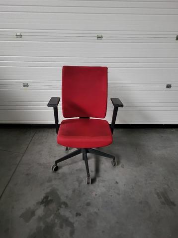 Bureaustoel beschikbaar voor biedingen