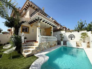 SUPERBE VILLA SUR VILLAMARTIN AVEC PISCINE PRIVÉE beschikbaar voor biedingen