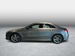 Mercedes-Benz A-klasse 180 SEDAN AMG LINE + LED + SENSOREN +, Auto's, Stof, Gebruikt, 136 pk, Bedrijf