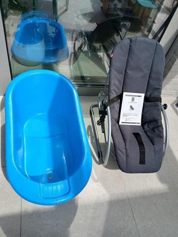 Babywipstoeltje en babybad beschikbaar voor biedingen