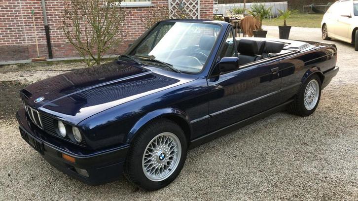 Bmw E30   318i cabrio, Autos, BMW, Particulier, Série 3, Radio, Essence, Cabriolet, 2 portes, Boîte manuelle, Bleu, Noir, Cuir