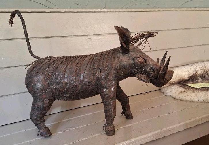 Metalen wrattenzwijn kenia, Huis en Inrichting, Woonaccessoires | Overige, Nieuw, Ophalen