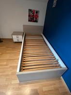 Lit avec sa table de chevet et grand bureau, Enlèvement, Une personne, Blanc, Bois