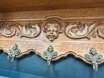 Houten kleerhanger, Ophalen