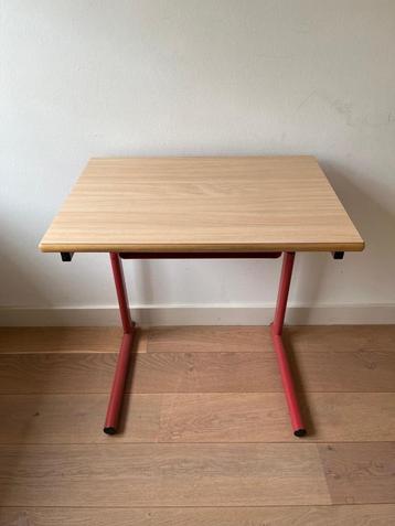Kleine bureau/oude lessenaar school (9 stuks) beschikbaar voor biedingen