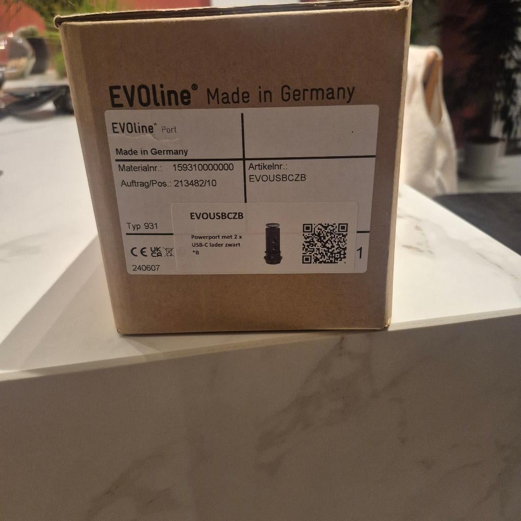 Evoline Inbouw stopcontact zwart NIEUW, Doe-het-zelf en Bouw, Elektriciteit en Kabels, Nieuw, Stopcontact, Ophalen of Verzenden