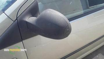 Buitenspiegel links van een Renault Twingo beschikbaar voor biedingen