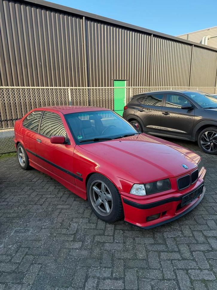 Bmw E36 318Ti 160pk! M-Pakket Hellrot 1995 H&R schroefset!!!, Auto's, BMW, Bedrijf, 3 Reeks, Benzine, Handgeschakeld, Rood, Zwart