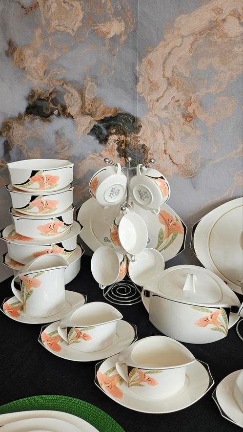 VILLEROY EN BOCH,, IRIS.., Huis en Inrichting, Keuken | Servies, Zo goed als nieuw, Compleet servies, Overige stijlen, Porselein