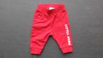 Rood broekje (maat 50), Kinderen en Baby's, Babykleding | Maat 50, Ophalen of Verzenden, Gebruikt, Jongetje, Broekje