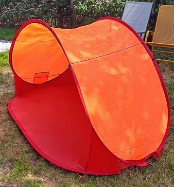 Pop-up strandtent - tegelijk compact en ruim beschikbaar voor biedingen
