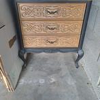 Commode ancienne en bois sculpté – 3 tiroirs – style vintage, Maison & Meubles, Enlèvement, Comme neuf, Métal