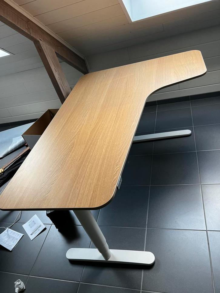 Elektrisch verstelbare bureau L-vorm, Huis en Inrichting, Bureaus, Zo goed als nieuw, Bureau, Elektrisch, Ophalen