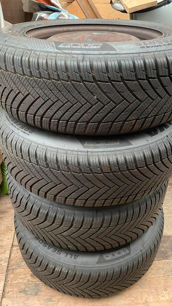 Banden Minerva 205/65/R15 ( 94V) all season op peugeot velg, Auto-onderdelen, Banden en Velgen, Banden en Velgen, All Season, 15 inch