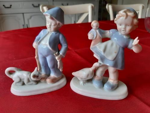 Lot : 2 statuettes style porcelaine espagnole, Verzamelen, Beelden en Beeldjes, Ophalen of Verzenden