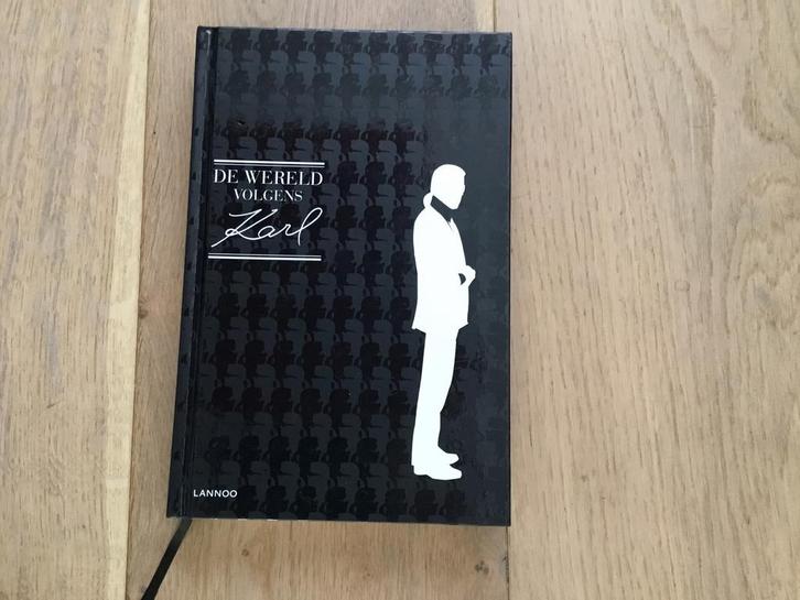 Karl Lagerfeld - De wereld volgens Karl, Boeken, Biografieën, Zo goed als nieuw, Ophalen of Verzenden