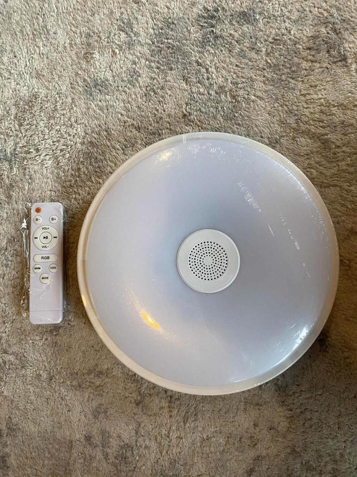 Plafondlamp met ventilator met 5 snelheden., Huis en Inrichting, Lampen | Plafondlampen, Nieuw, Metaal, Ophalen of Verzenden