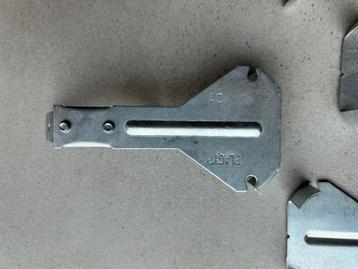 19 stuks Gyproc PlaGyp PV60/120 Veerklemplafondhanger beschikbaar voor biedingen