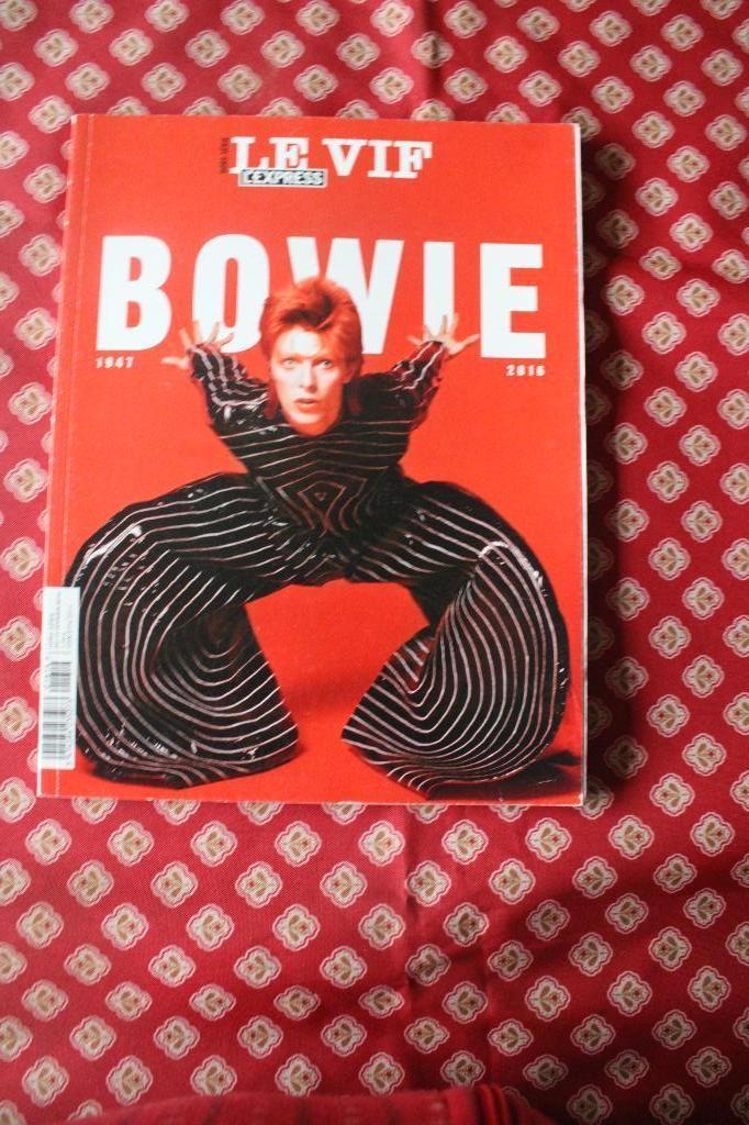 Magazine - Le Vif express - BOWIE 1947/2016 - HORS SERIE, Boeken, Muziek, Zo goed als nieuw, Artiest, Ophalen of Verzenden