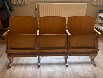 Theaterstoeltjes beschikbaar voor biedingen