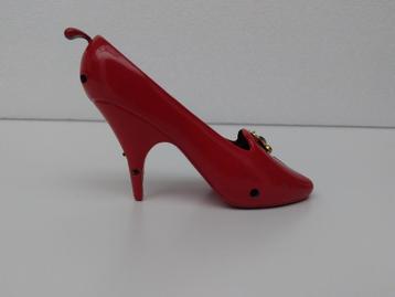 Briquet : chaussure rouge pour femme
