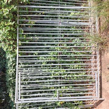 Kennelpaneel met deur.  beschikbaar voor biedingen