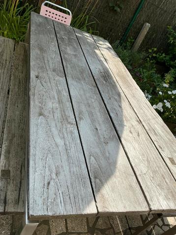 Tuintafel en banken met rvs onderstel en houten blad. beschikbaar voor biedingen