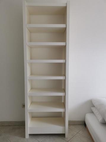 Open boekenkast    met een vraagprijs van 180,- euro beschikbaar voor biedingen
