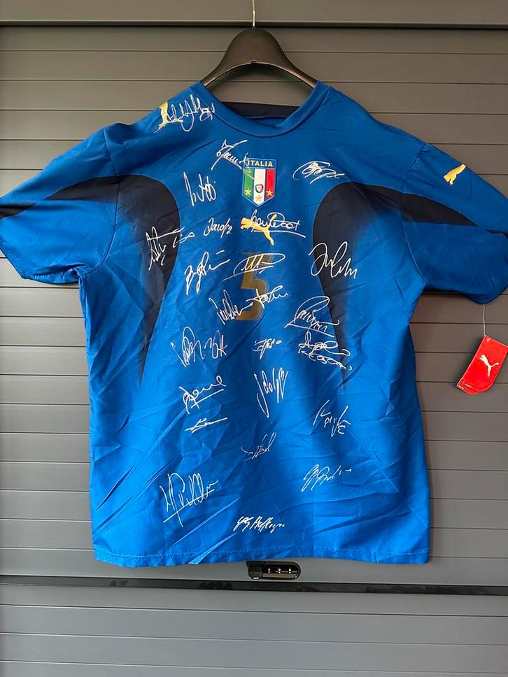 Truitje met handtekeningen van het Italiaanse elftal van2006, Verzamelen, Sportartikelen en Voetbal, Zo goed als nieuw, Shirt