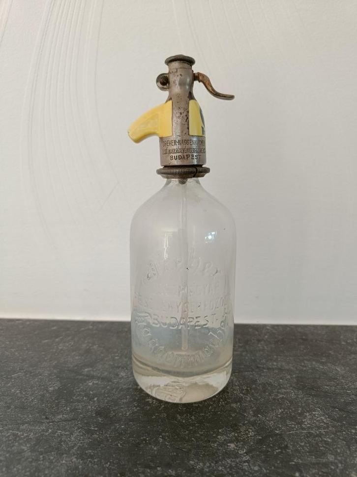 Klein, mooi en zeldzaam sodaflesje. Afwerking met porselein., Antiek en Kunst, Curiosa en Brocante, Ophalen of Verzenden