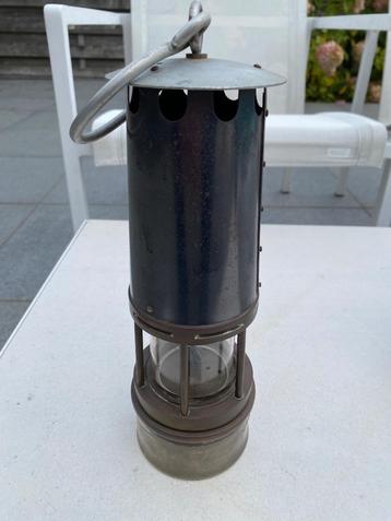 Mijnlamp beschikbaar voor biedingen