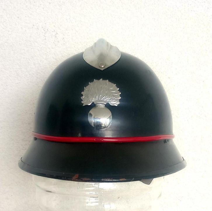 Belgische gendarmerie helm uit de Le Levior fabriek, Verzamelen, Militaria | Algemeen, Overige soorten, Helm of Baret, Ophalen of Verzenden