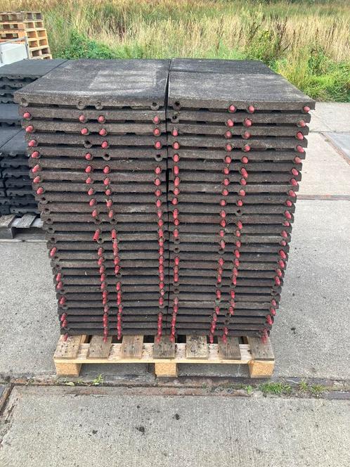 🐴 100 vochtdoorlatende rubberen matten 50x50x4,5cm 🐴, Dieren en Toebehoren, Stalling en Weidegang