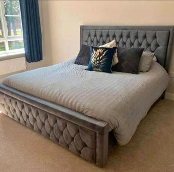 beau lit avec matelas disponible avec livraison gratuite  beschikbaar voor biedingen