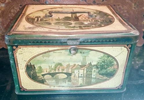 Zeer oude metalen doos die het oude Brugge voorstelt, Verzamelen, Blikken, Gebruikt, Ophalen of Verzenden