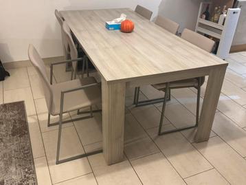 eettafel beschikbaar voor biedingen