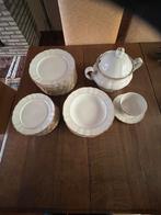 Belle vaisselle blanche antique avec bord doré, Antiquités & Art, Antiquités | Services (vaisselle) complet, Enlèvement