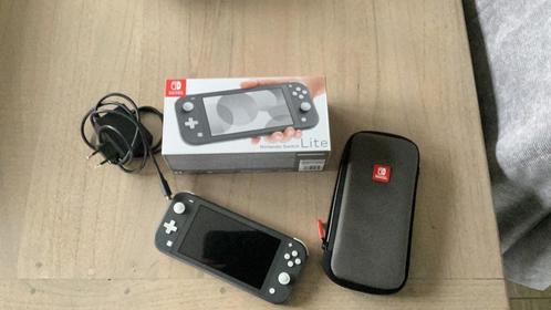 Switch Lite met beschermhoes, Games en Spelcomputers, Spelcomputers | Nintendo Switch, Zo goed als nieuw, Ophalen