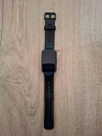 Huawei Watch Fit - kleine barst in scherm rechtsboven beschikbaar voor biedingen